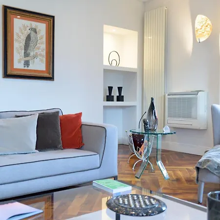46 Frishman Boutique Place Victor Hugo * Grenoble