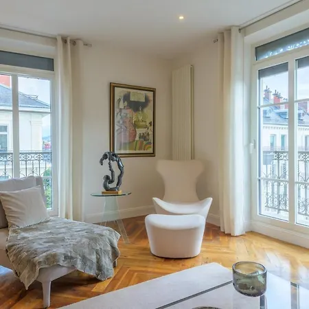 46 Frishman Boutique Place Victor Hugo * Grenoble